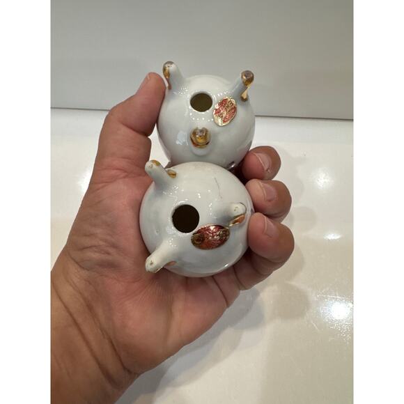 Vintage Enesco Japan Footed Egg Violet Design Salt & Pepper Shaker Set - Picture 2 of 2